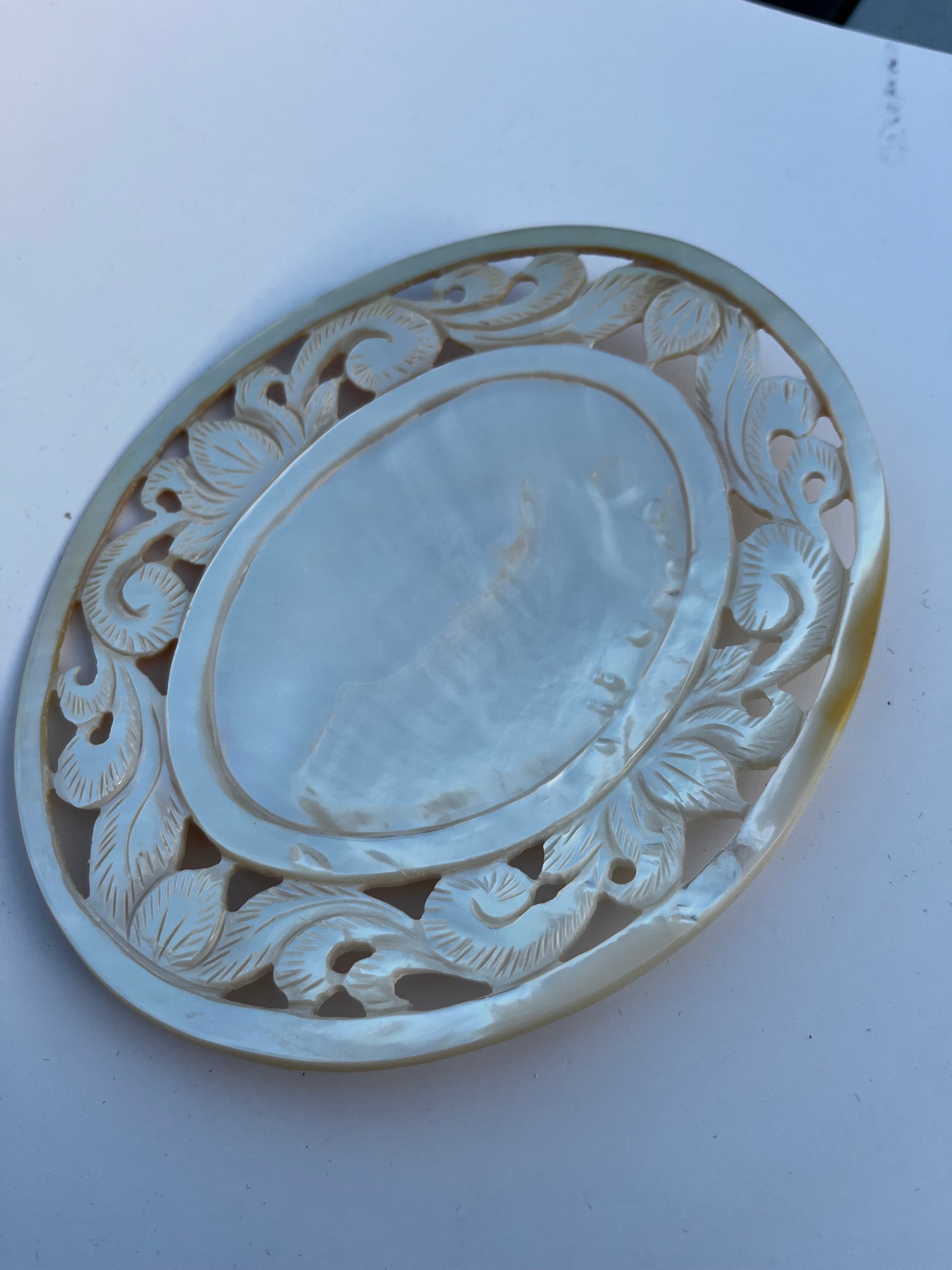Hand-Carved Mother of Pearl Floral Decorative Dish 14 cm