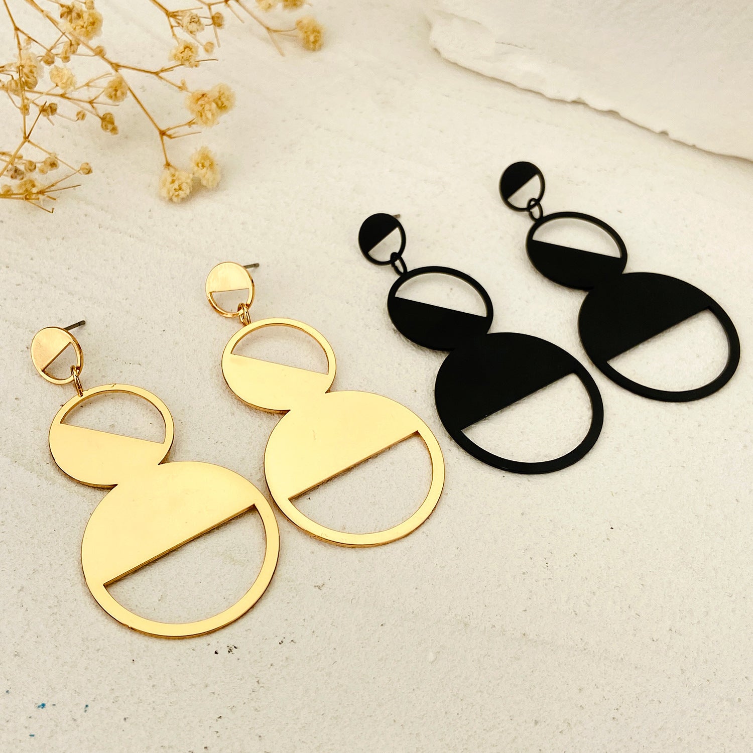 Pleated Geometric Glossing Earrings Women&#039;s Light Luxury High-end Earrings Exaggerated Personality